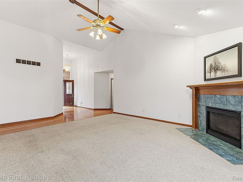 54845 Petunia Dr, photo 8