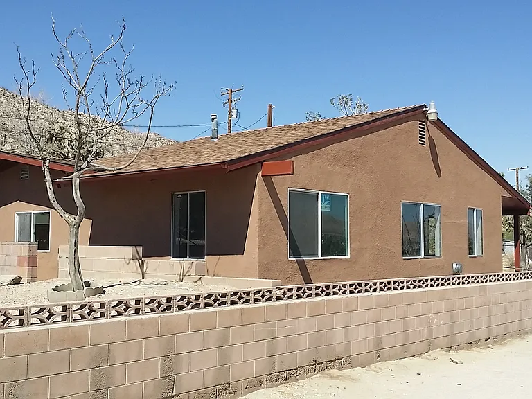 56565 Sunnyslope Dr — Photo 2