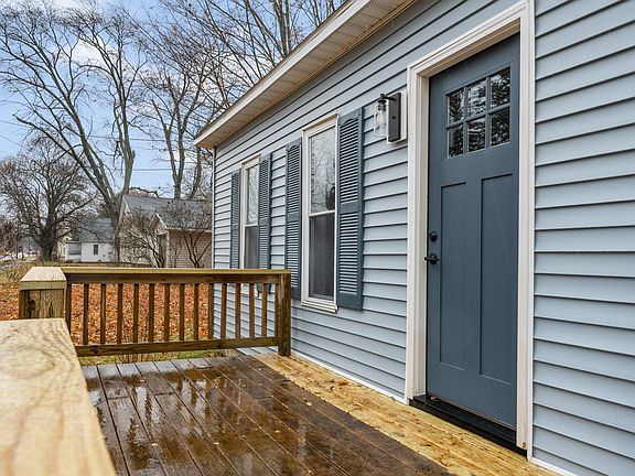 3rd image of 909 Elmer St