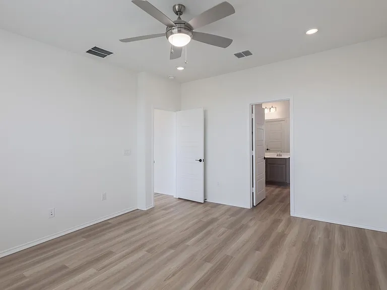 7807 Lawford Ct — Photo 17