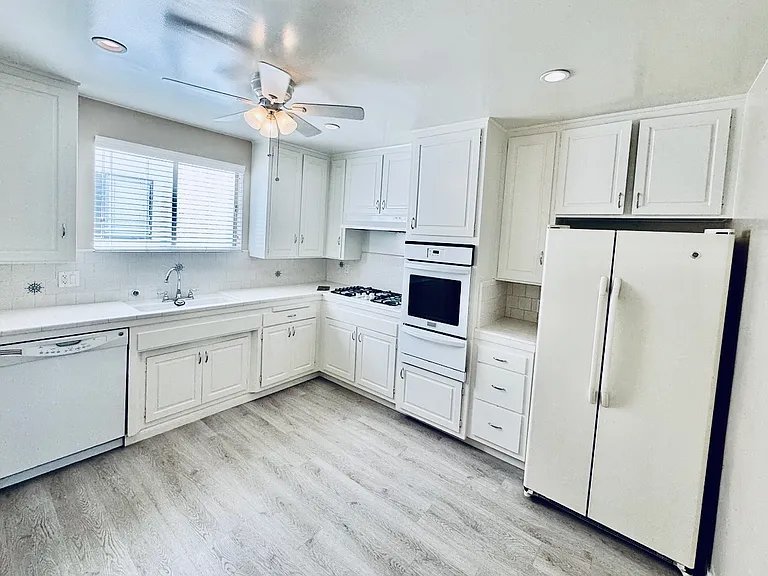 2714 W Clark Ave #F3 — Photo 4