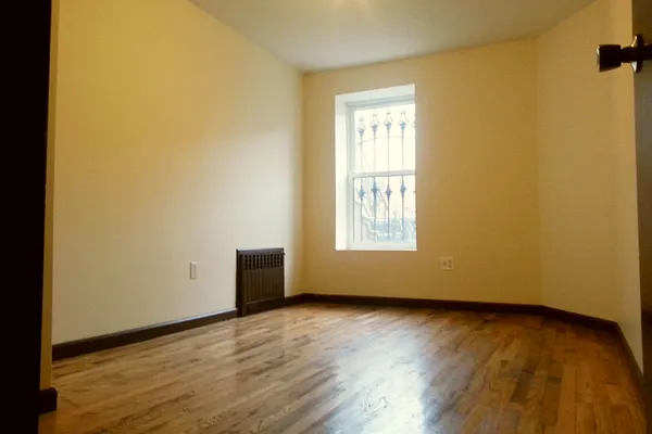 Rented by Evergreen Apartments BK | media 10