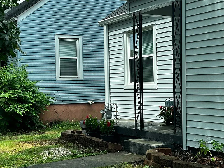 1523 Wurtele Ave — Photo 5