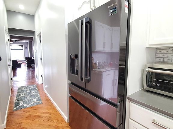 3rd image of 1139 N Sacramento Ave #2