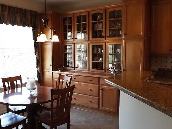 5th image of 102 Brentmoor Pl