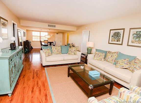 3rd image of 3900 Oaks Clubhouse Dr APT 509