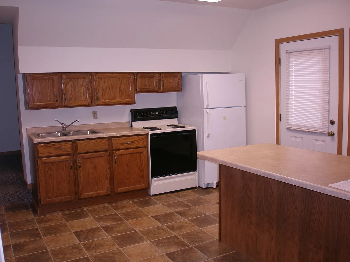 3 bed, 1293 sqft, $1,380 — Photo 3