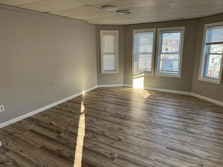 30-32 Margin St #2 — Photo 17