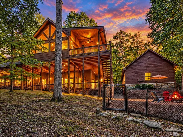 199 Fox Run Dr, Blue Ridge, GA 30513