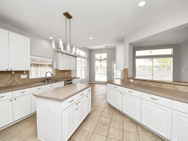 1611 Barton Creek Trl — Photo 18