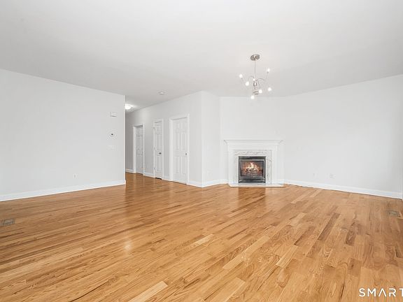 4th image of 806 Hope St #2