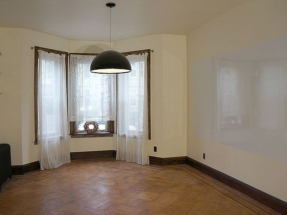 Floor 1 - Front Room