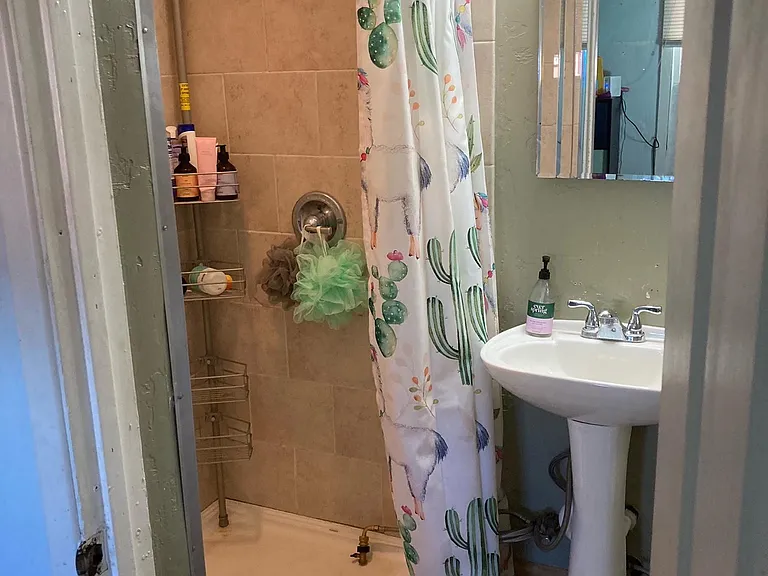 914 W Clay Ave — Photo 6