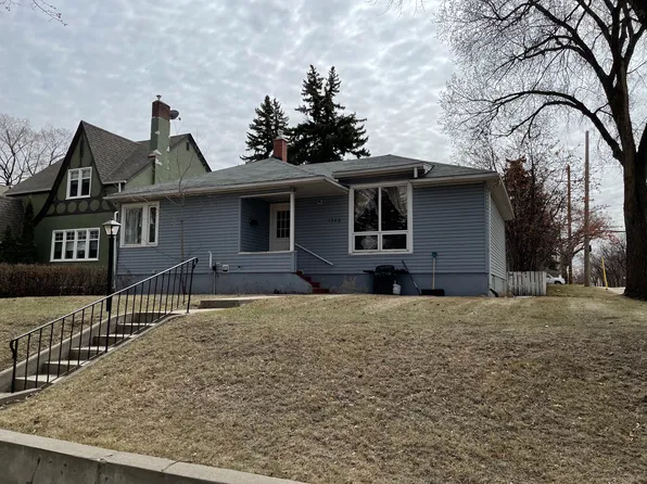 1302 Elliott St #B, Saskatoon, SK S7N 0V8