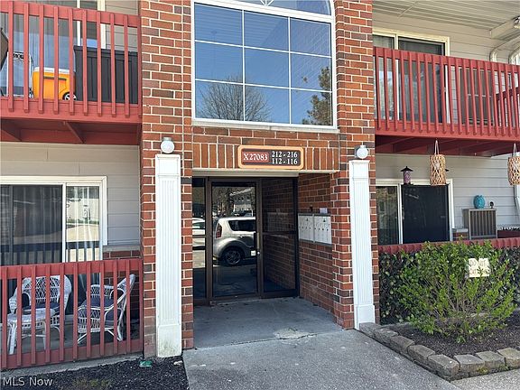 2nd image of 27083 Oakwood Cir APT 115