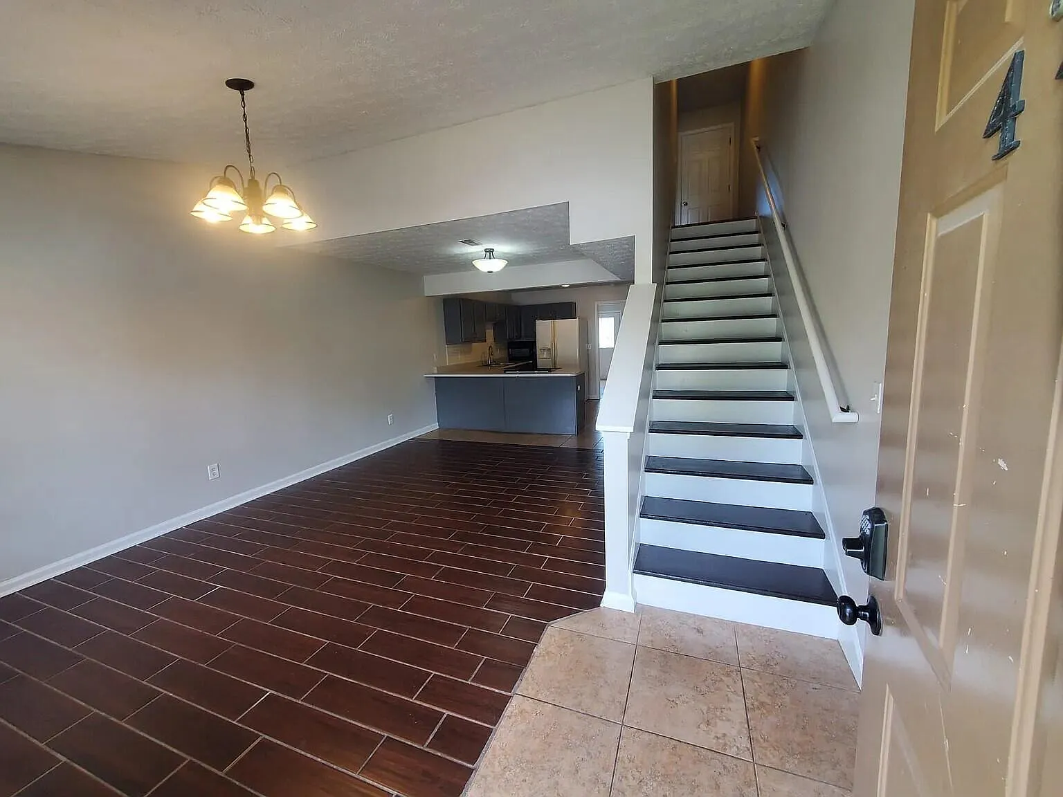 3 bed, 2.5 bath, 1232 sqft, $1,750 — Photo 2