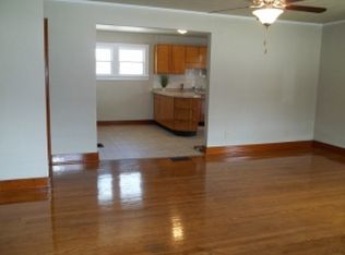 1703 Jackson Ave, Charleston, IL 61920