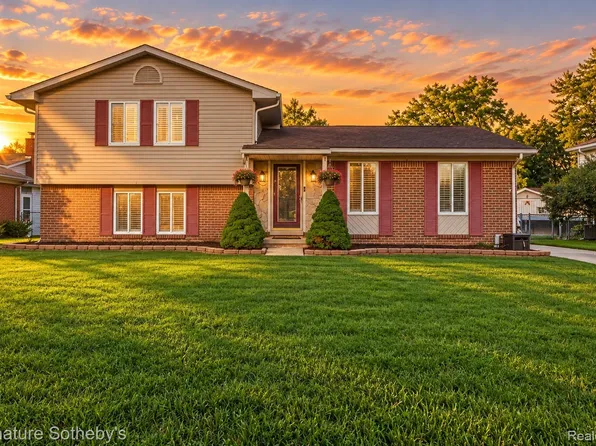 4071 Ironside Dr, Waterford, MI 48329