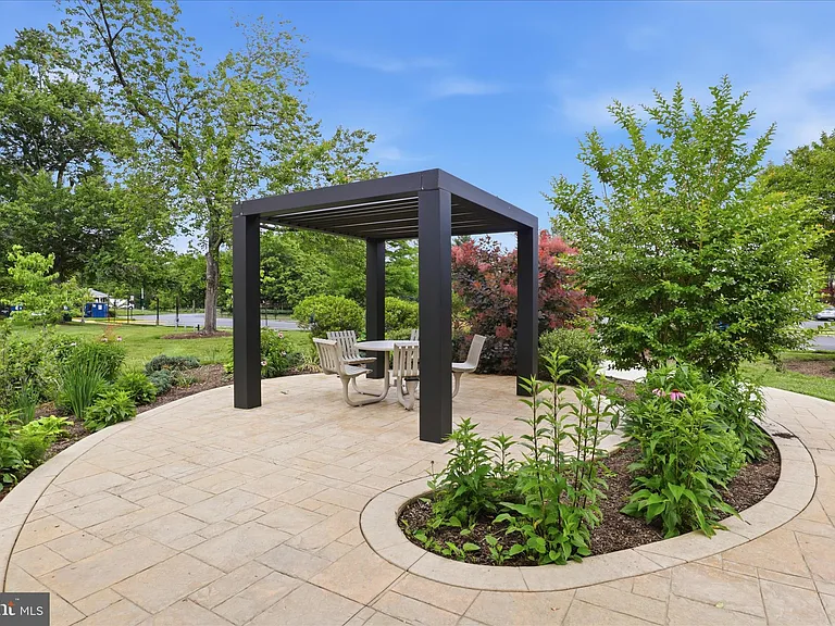 6641 Wakefield Dr #703 — Photo 45