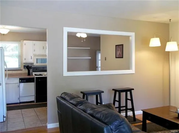 5336 Ville Rosa Ln, Hazelwood, MO 63042