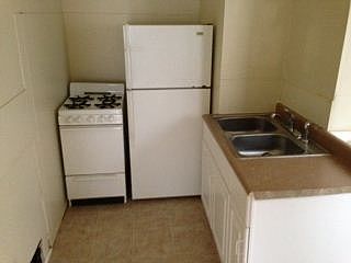 2nd image of 913 Oak St APT A