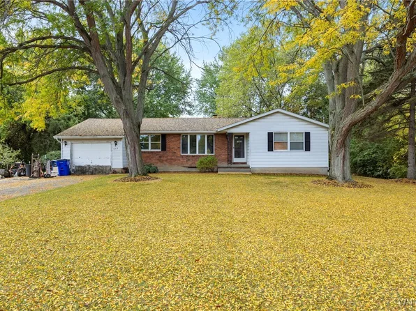 678 Blairville Rd, Youngstown, NY 14174