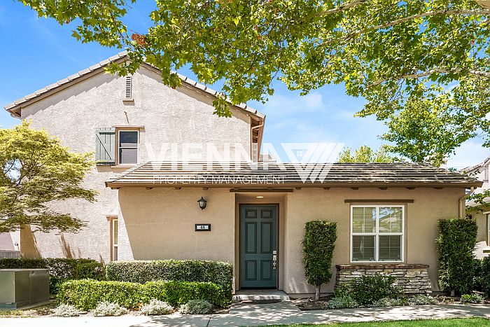 1st image of 48 Villa Gardens Ct
