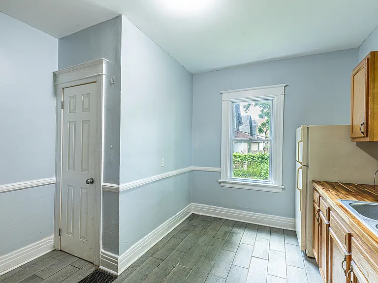 437 Cottage St — Photo 15