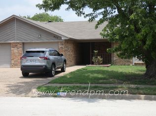400 Asbury Dr, Saginaw, TX 76179