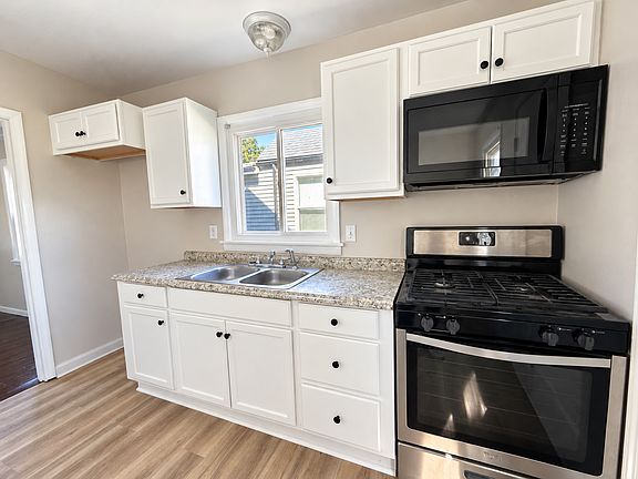 5th image of 2372 Delbert Rd
