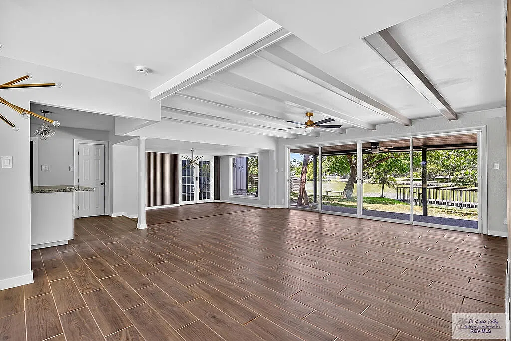 4 bed, 3.0 bath, 4059 sqft, $3,600 — Photo 4