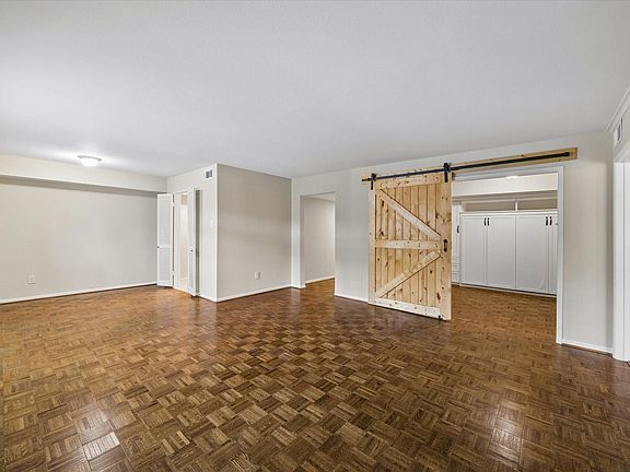 3rd image of 355 N Post Oak Ln APT 644