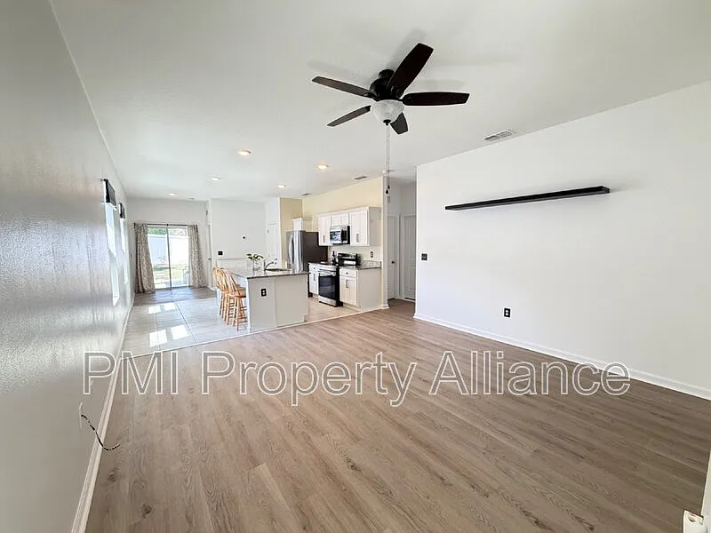 Building Photo - 2021 Hemingway Cir