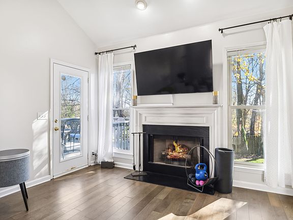 5th image of 728 Magnolia Trl