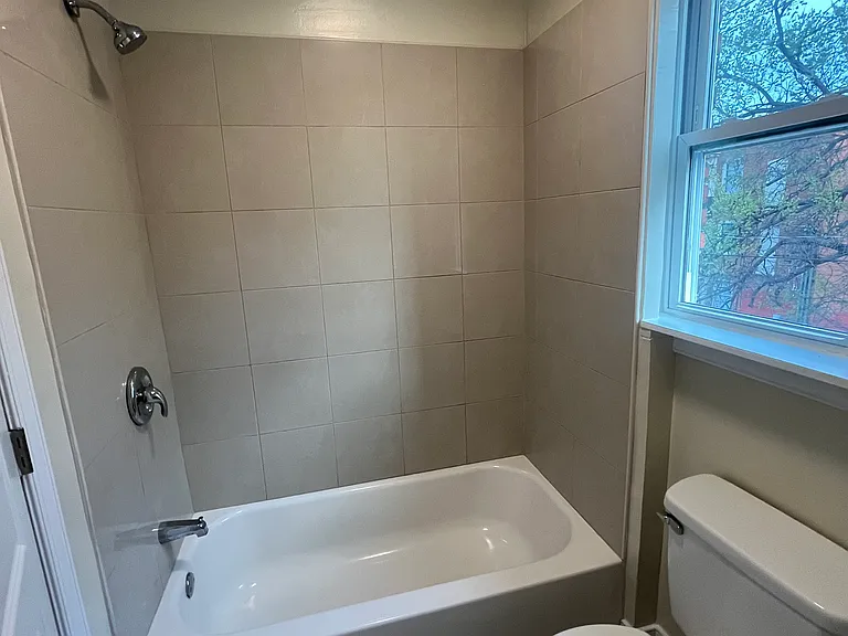 West Franklin Apts — Photo 37