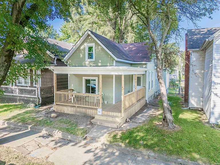 2120 Nelson St — Photo 1