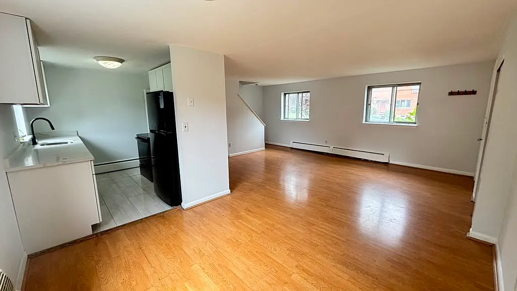 3 bed, 1250 sqft, $3,200 — Photo 3