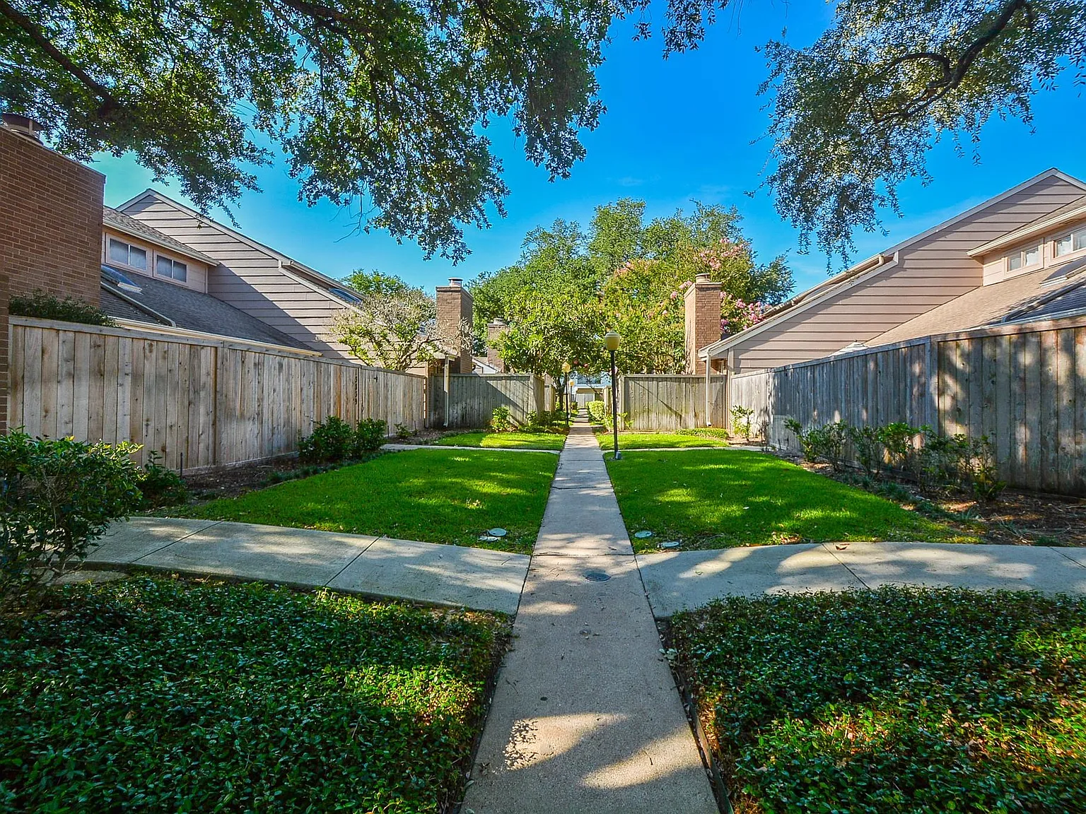 2 bed, 2.5 bath, 1274 sqft, $1,650 — Photo 3