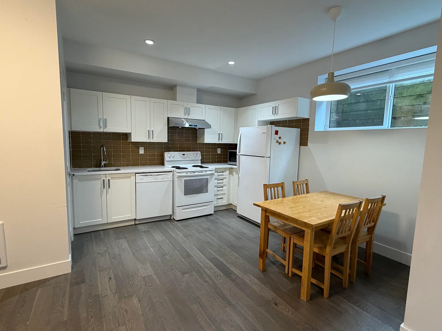 2 bed, 850 sqft, $1,680 — Photo 1