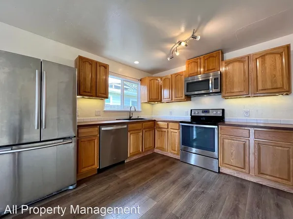 569 Avenue Alhambra, El Granada, CA 94018