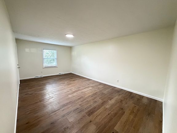 3rd image of 304 Miller Dr #B
