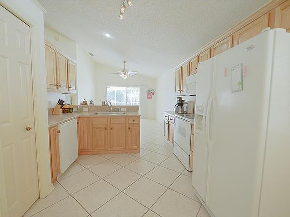 5th image of 986 N Lake Claire Cir