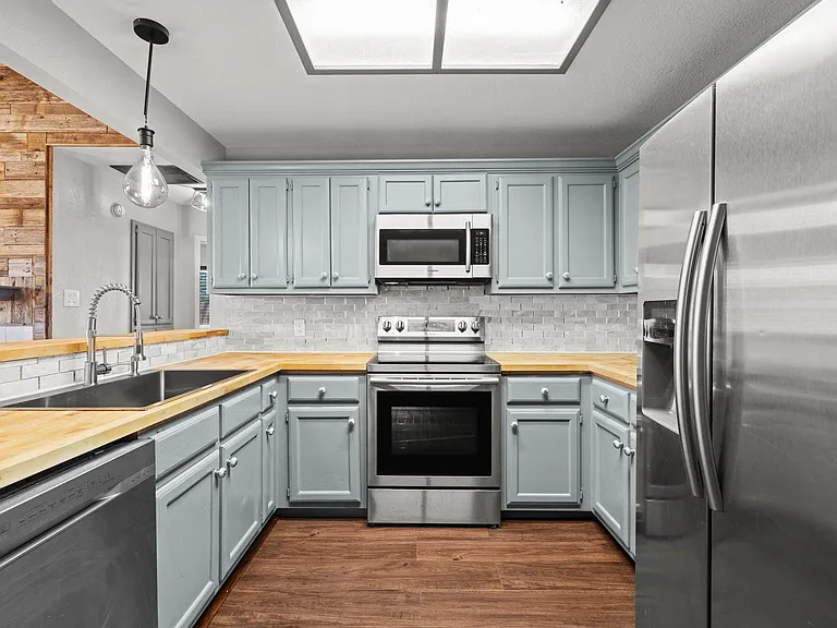 820 Mica Ln — Photo 13