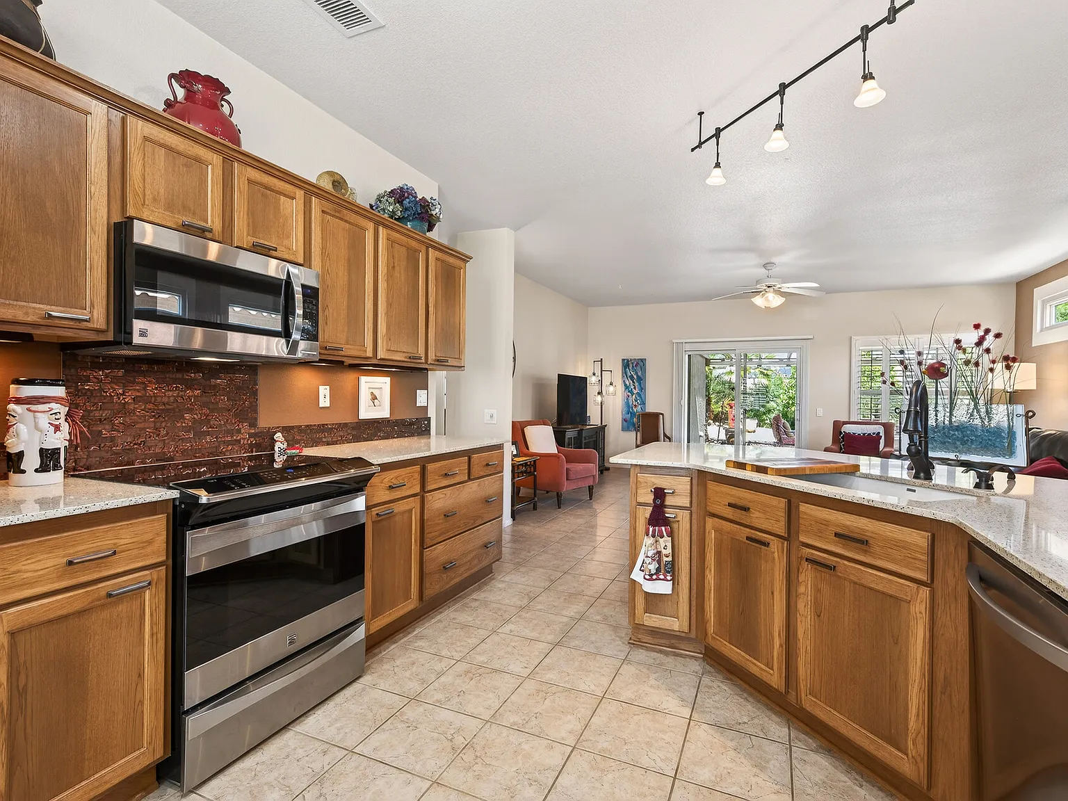 3 bed, 1495 sqft, $3,500 — Photo 2