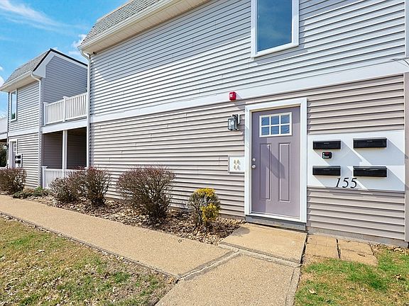 2nd image of 155 Saint Barnabe St APT 1B