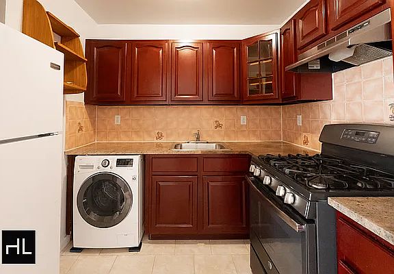5th image of 323 Fenimore St #3