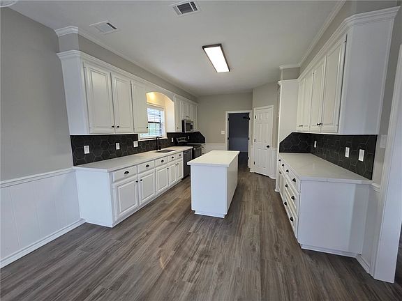 5th image of 1301 Essex Grn