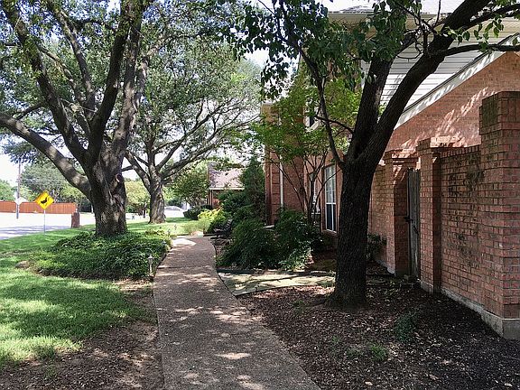 4th image of 1106 Babbling Brook Dr
