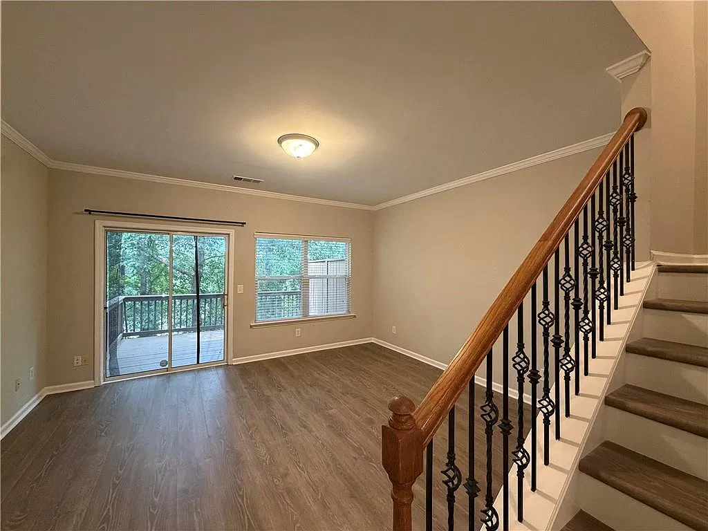 3 bed, 3.5 bath, 1326 sqft, $2,350 — Photo 4