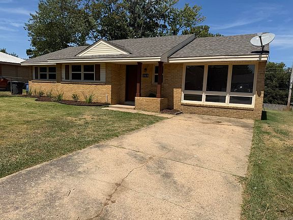 2nd image of 722 Locust Dr